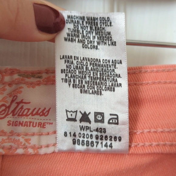 Signature by Levi Strauss Y2K Classic Mid Rise Slim Fit Jean Shorts Coral Pink 4 - Picture 5 of 12